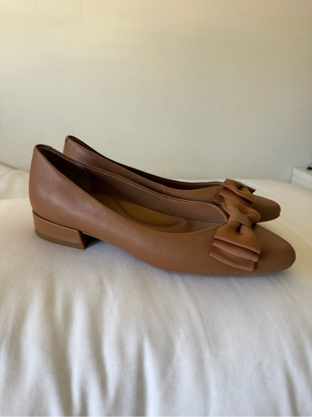 Keneth cole gentle souls flats in Camel